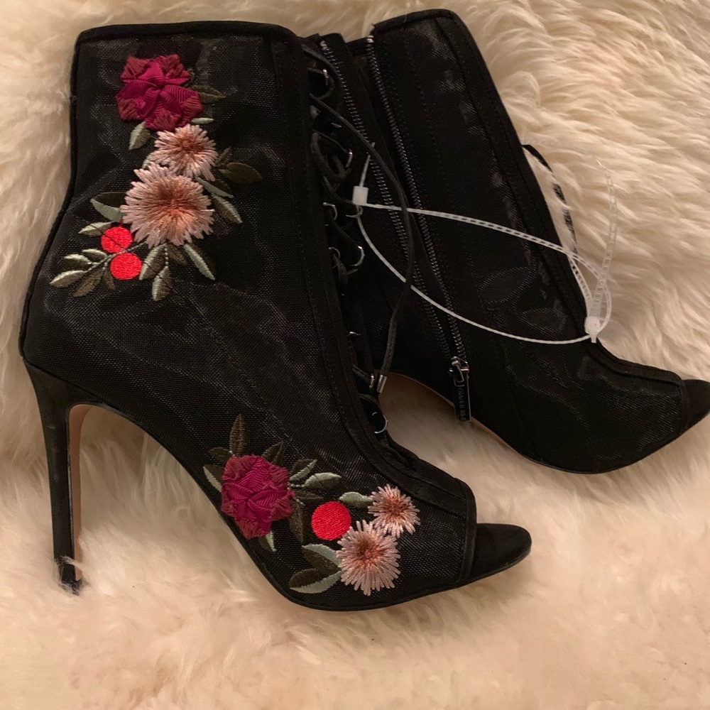 Gianni Bini open toe Black Floral ankle boot